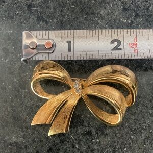 VINTAGE AVON BOW BROOCH